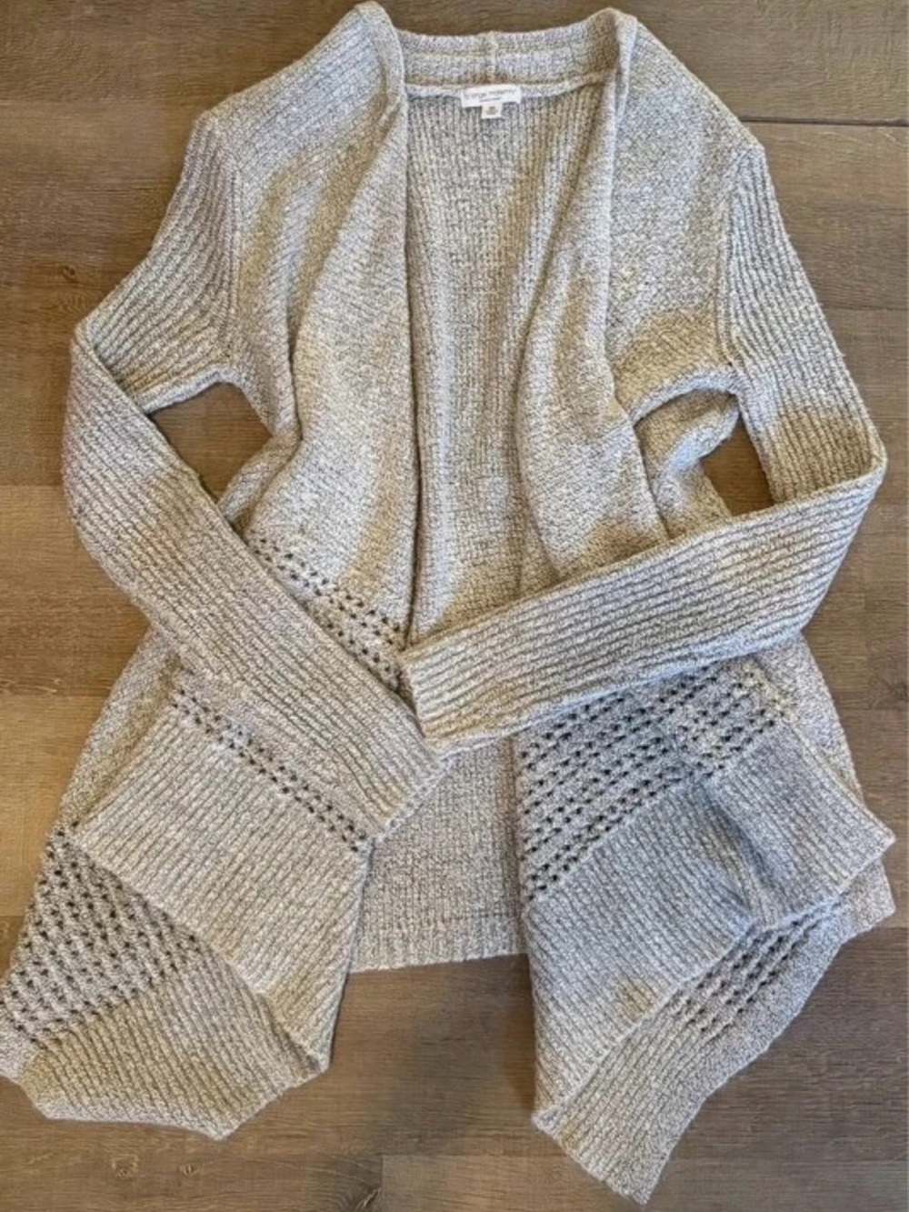 Liz Lange Maternity Postpartum Cardigan Nursing Friendly Knit Sweater Minimalist